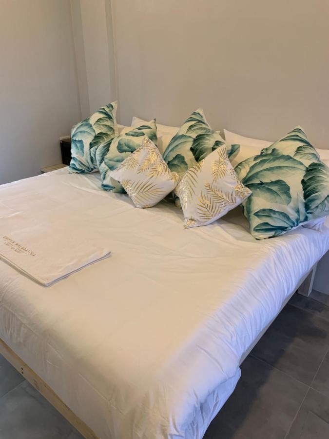 Crown Malapascua Hotel Bagian luar foto