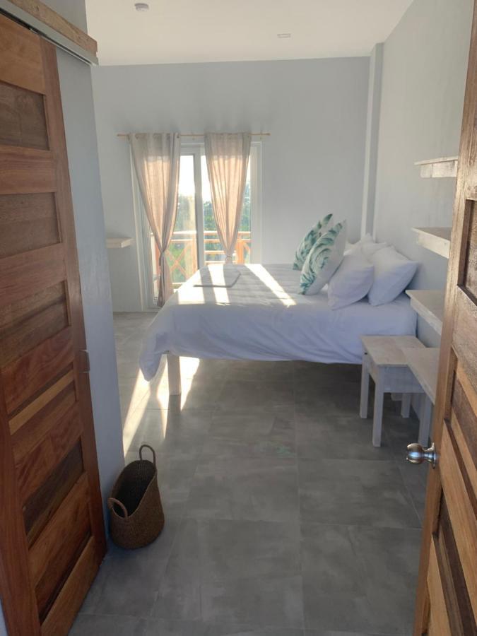 Crown Malapascua Hotel Bagian luar foto