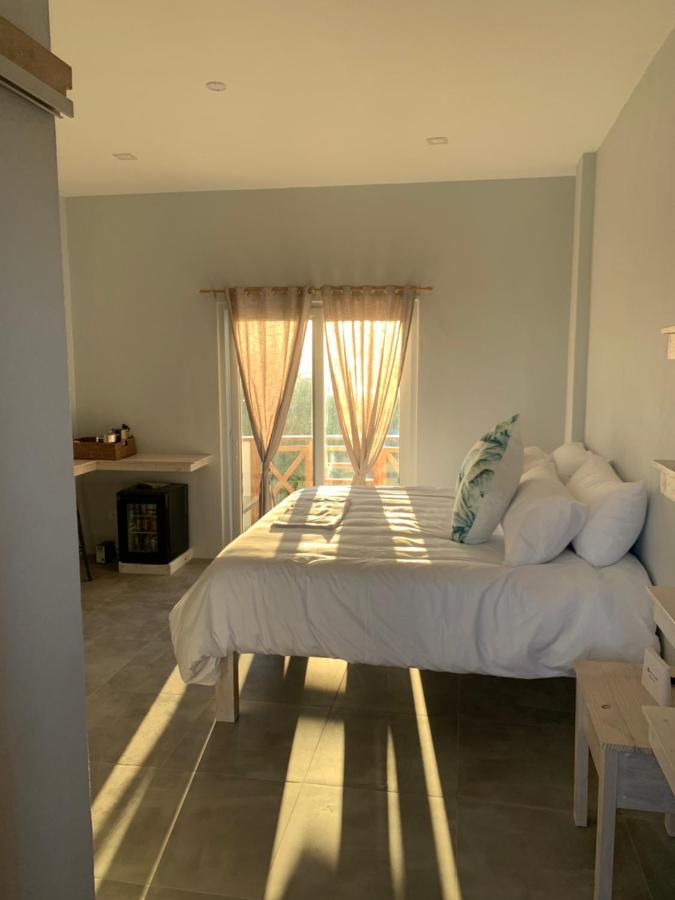 Crown Malapascua Hotel Bagian luar foto